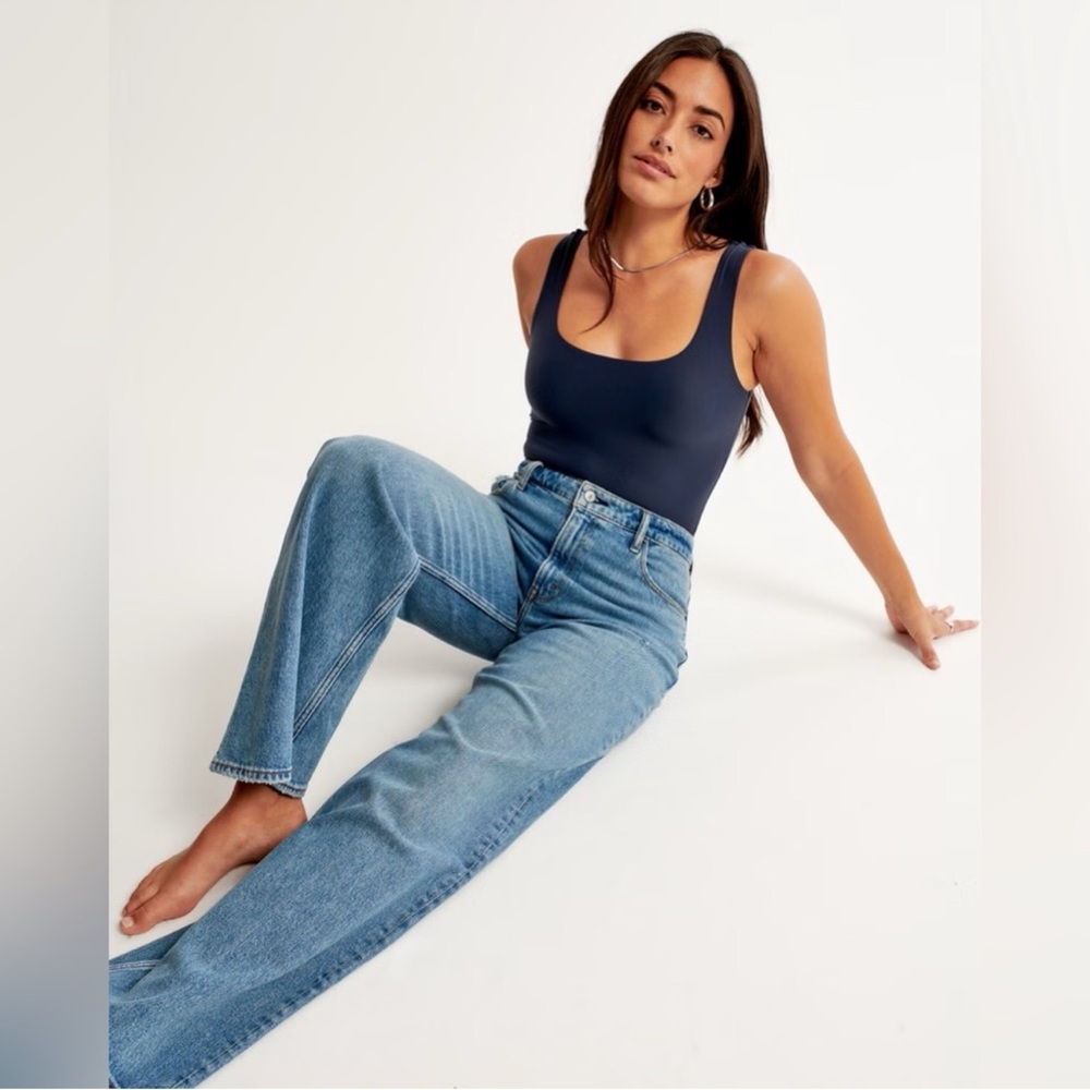 Abercrombie & Fitch The 90s Relaxed Jean High Rise